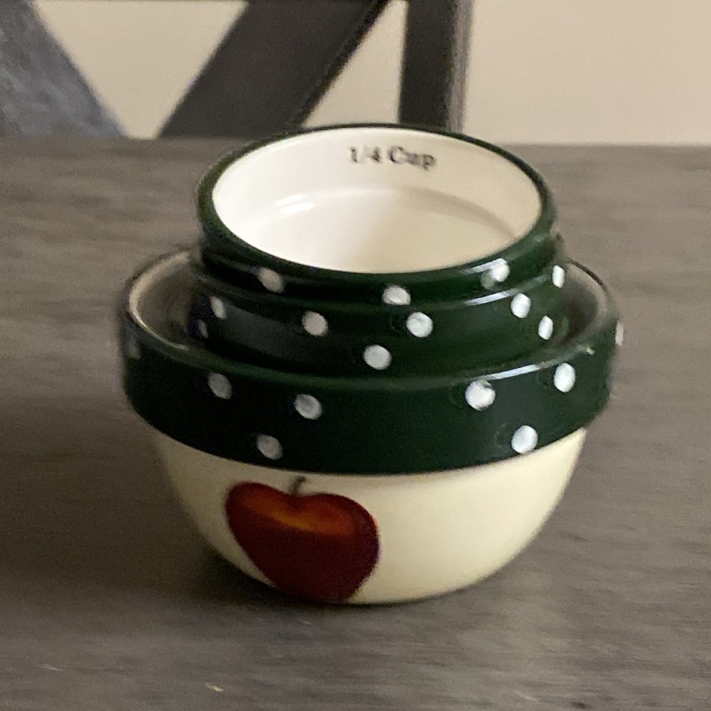 Ceramic Vintage Apple Design Measuring Cups with Stand - Picture 7 of 7